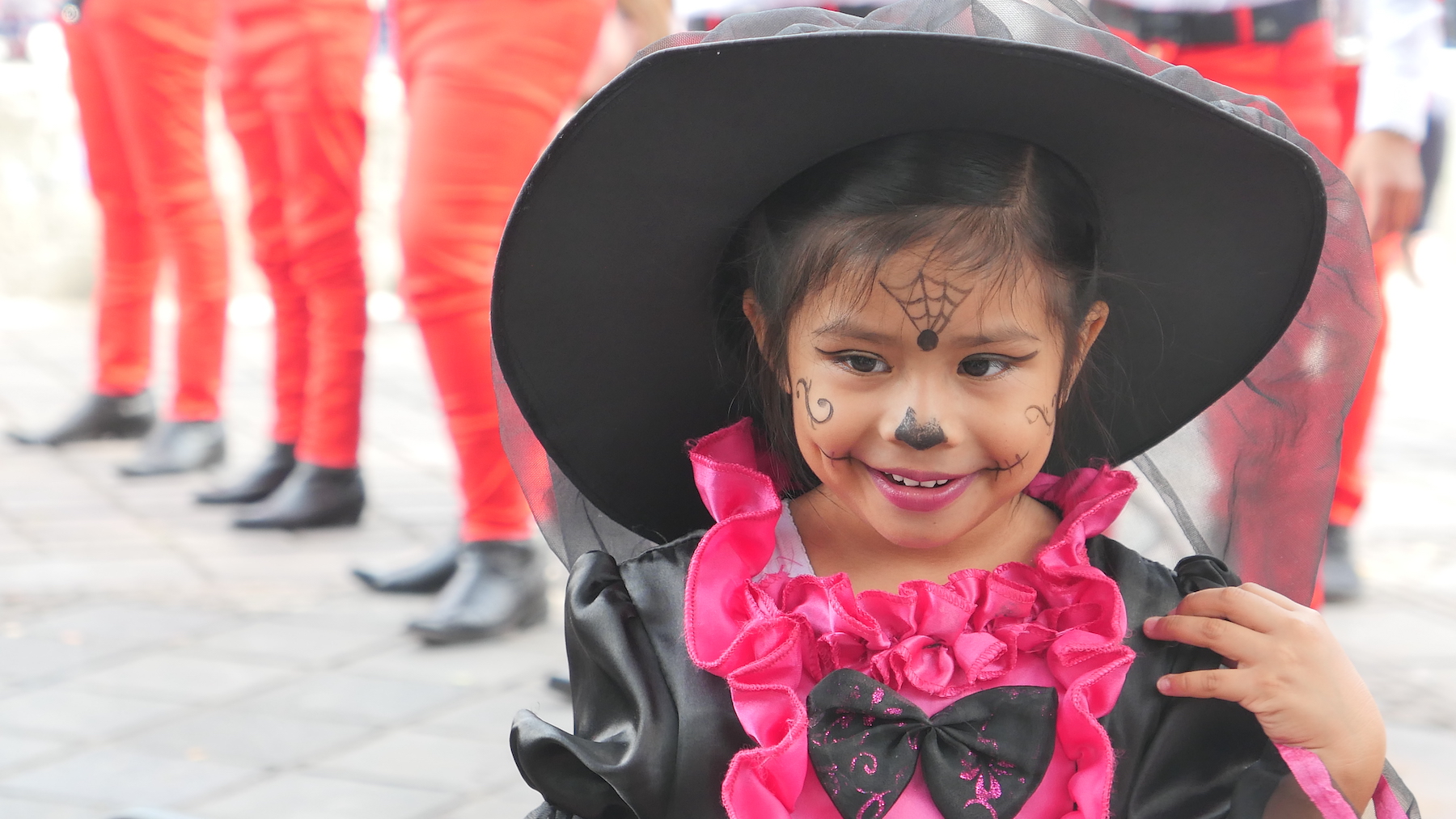 Black witch + red pants